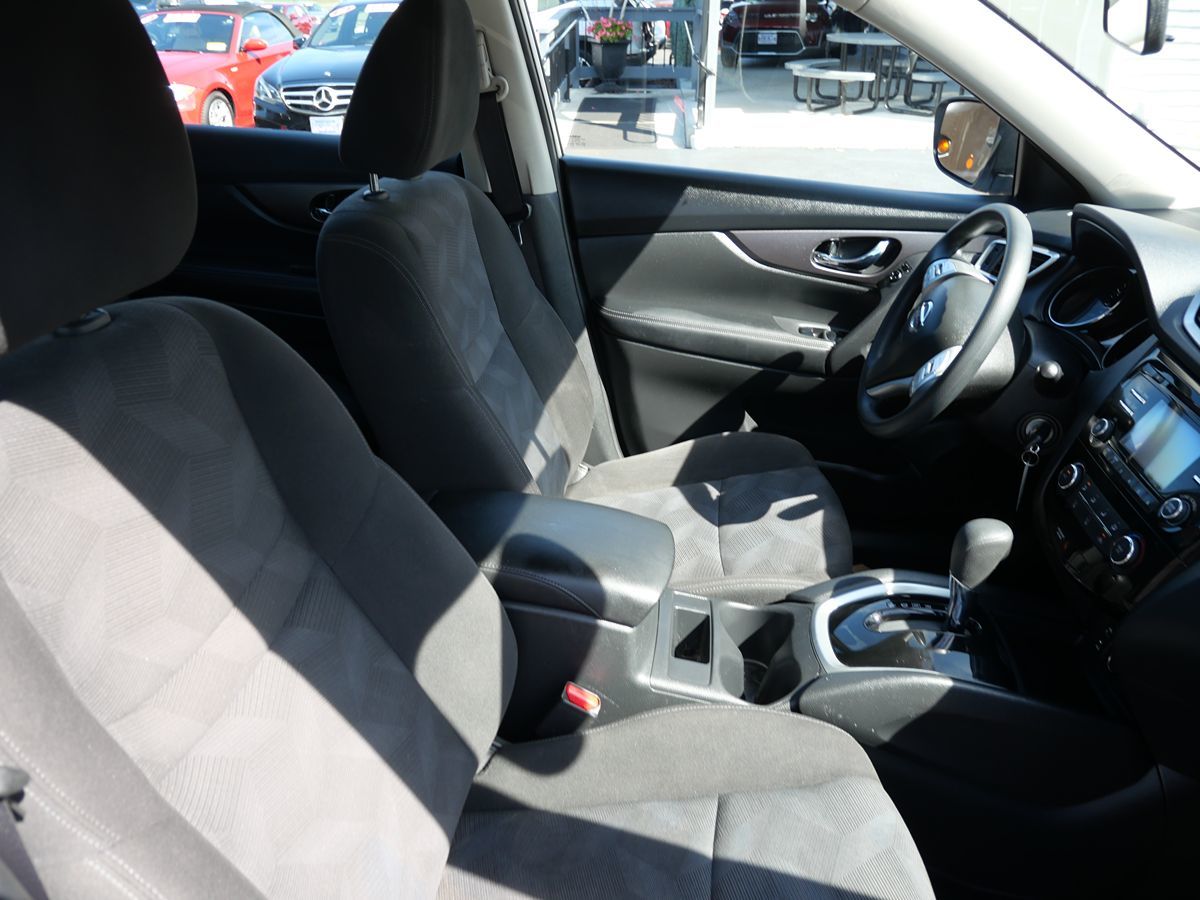 2016 Nissan Rogue S photo 25
