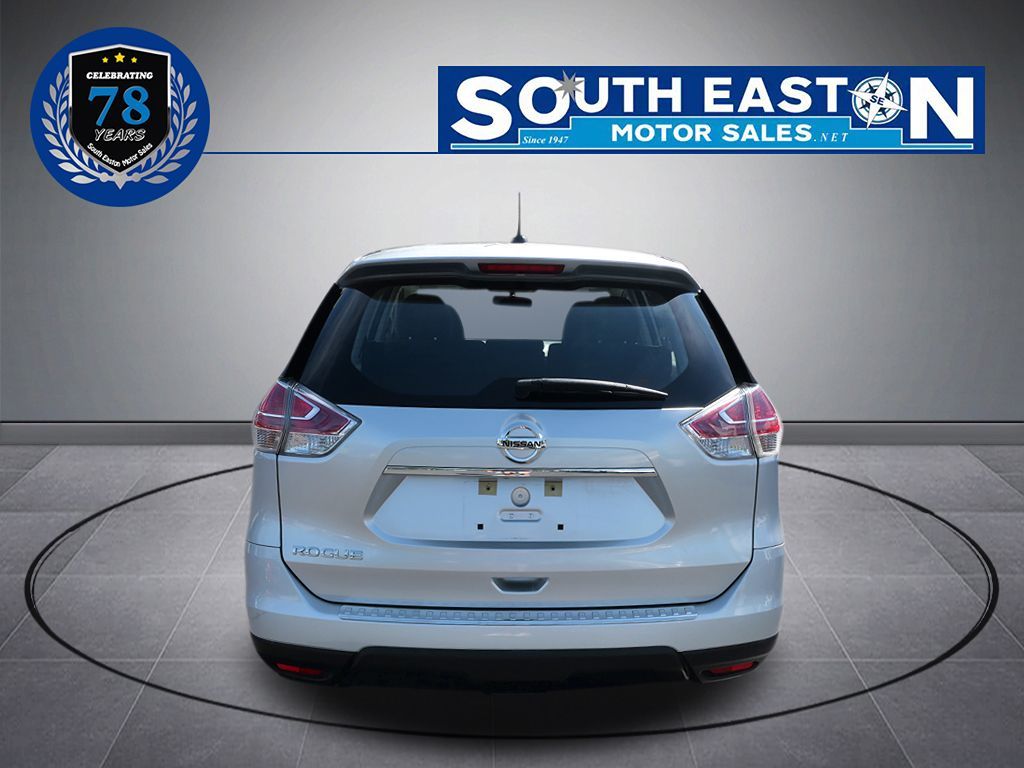 2016 Nissan Rogue S photo 2