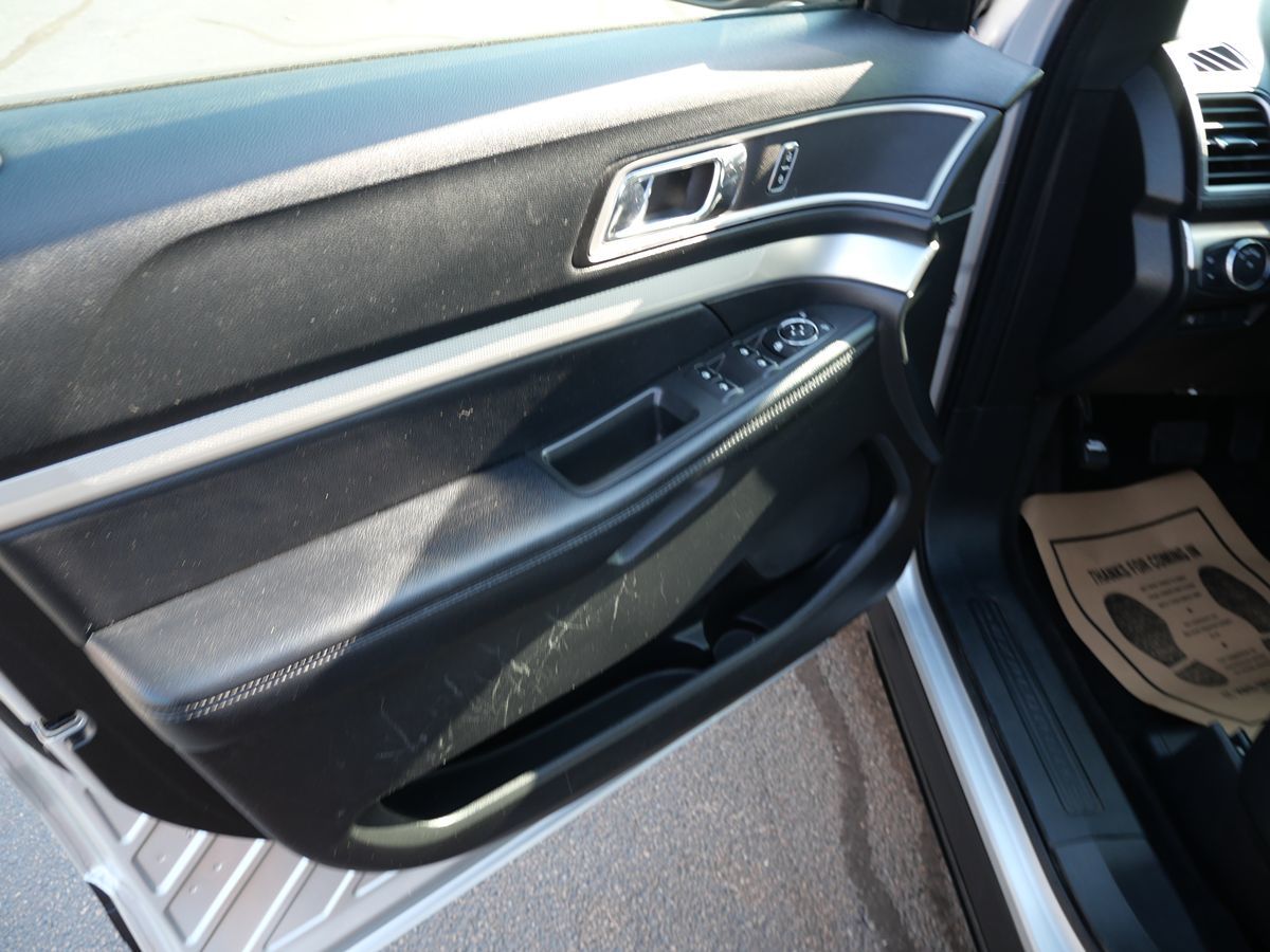 2017 Ford Explorer XLT photo 20