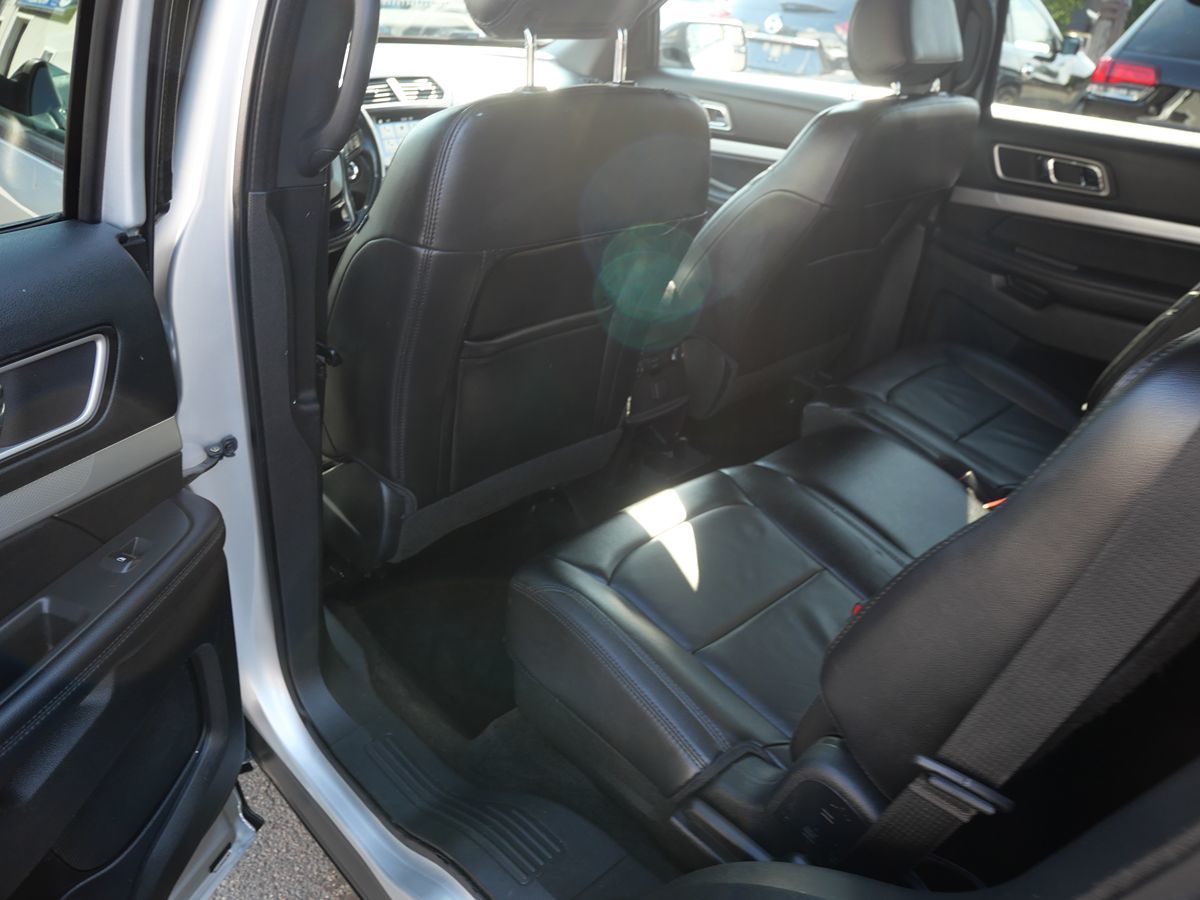 2017 Ford Explorer XLT photo 22