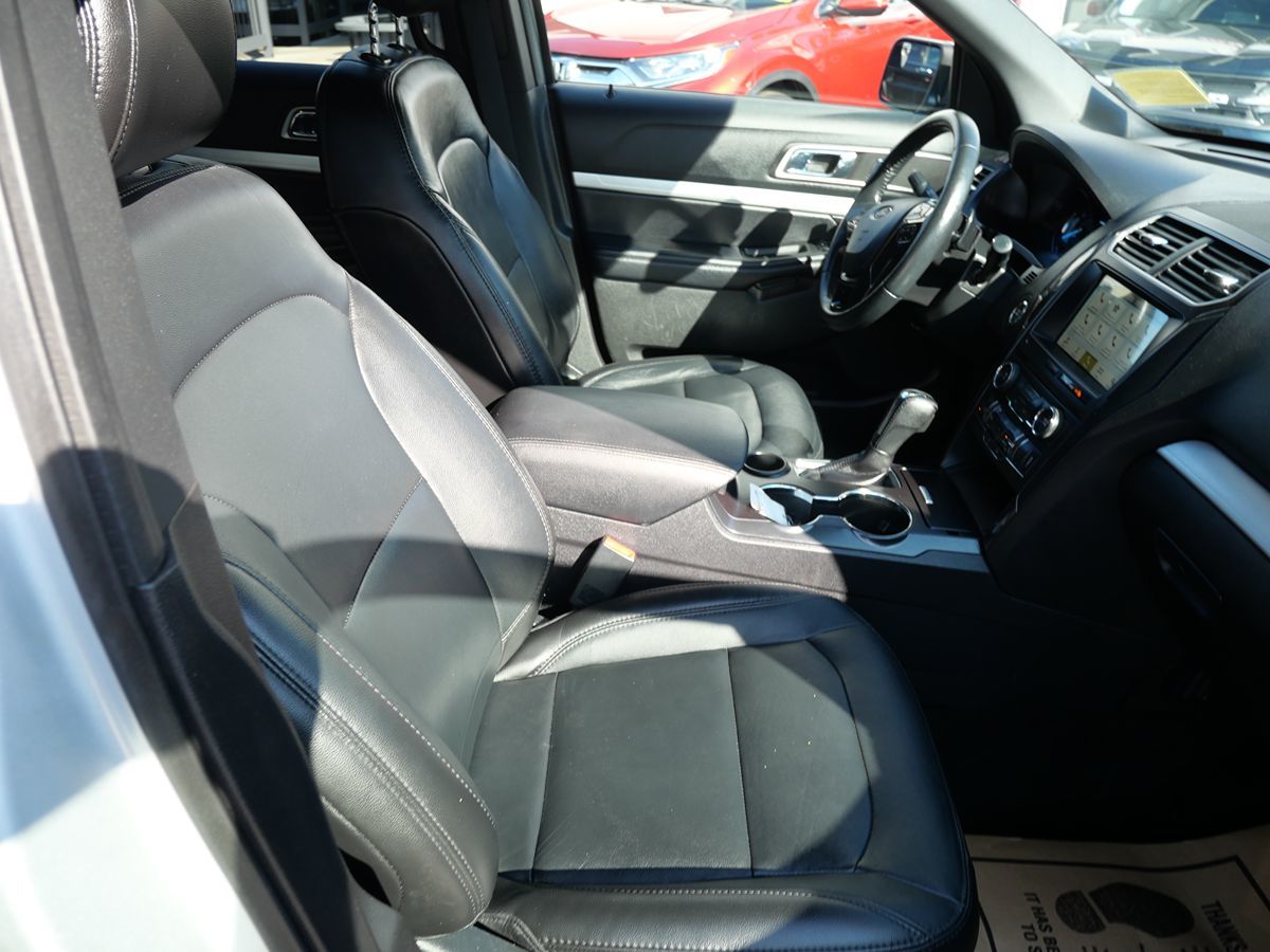 2017 Ford Explorer XLT photo 31