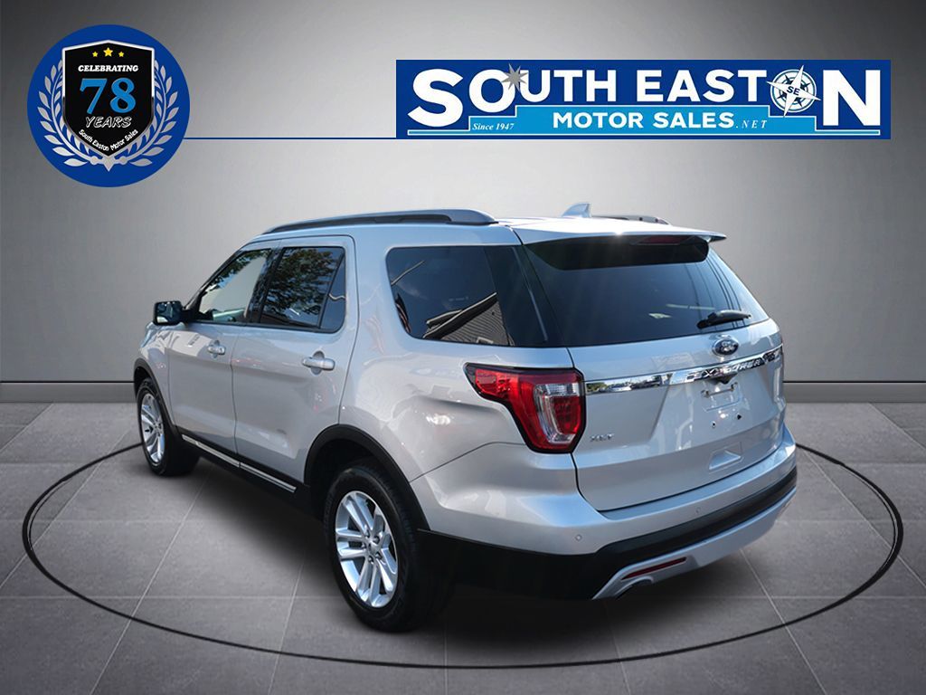 2017 Ford Explorer XLT photo 6