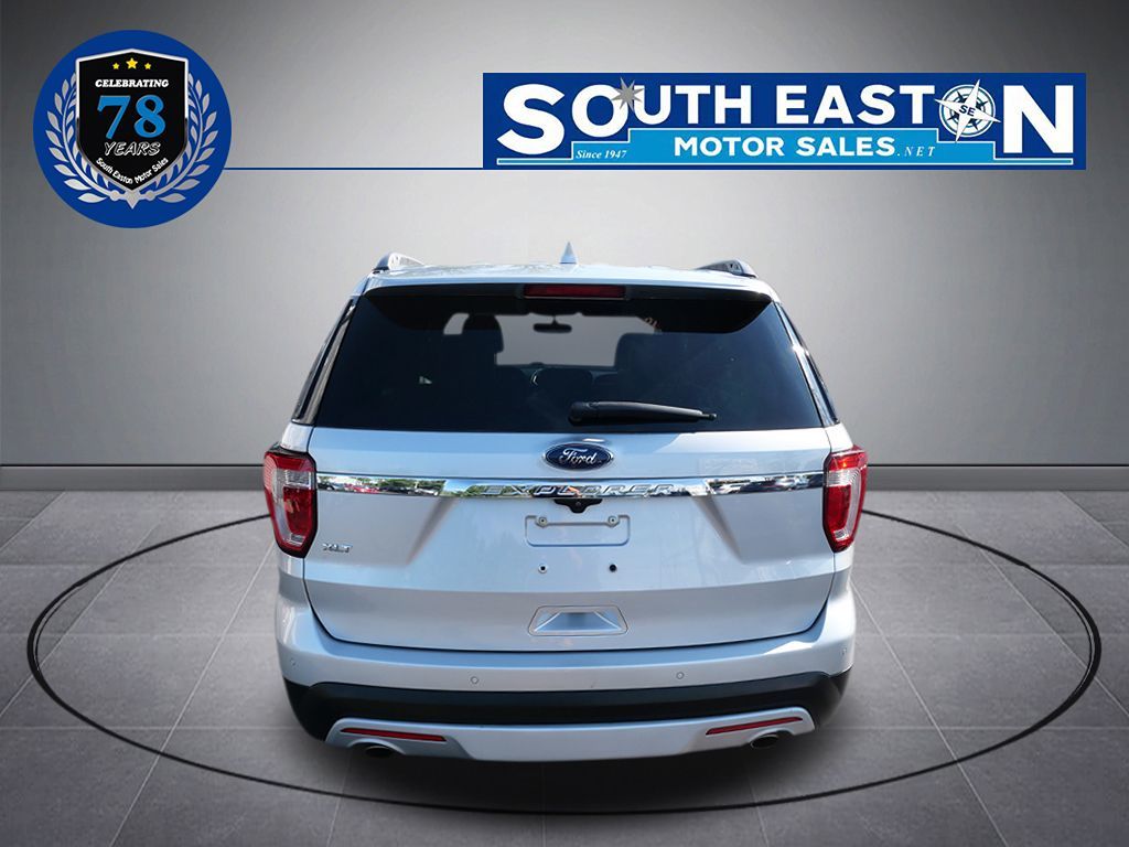 2017 Ford Explorer XLT photo 5