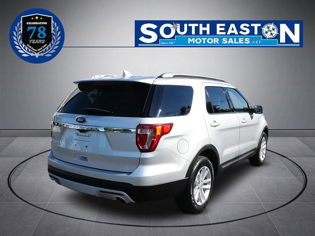 2017 Ford Explorer XLT photo 7