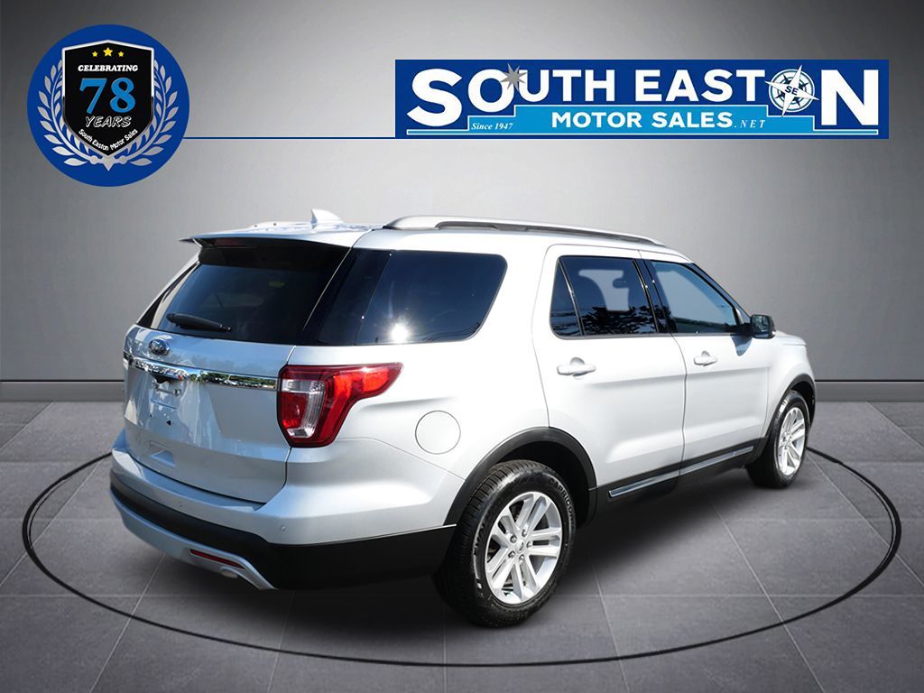 2017 Ford Explorer XLT photo 8