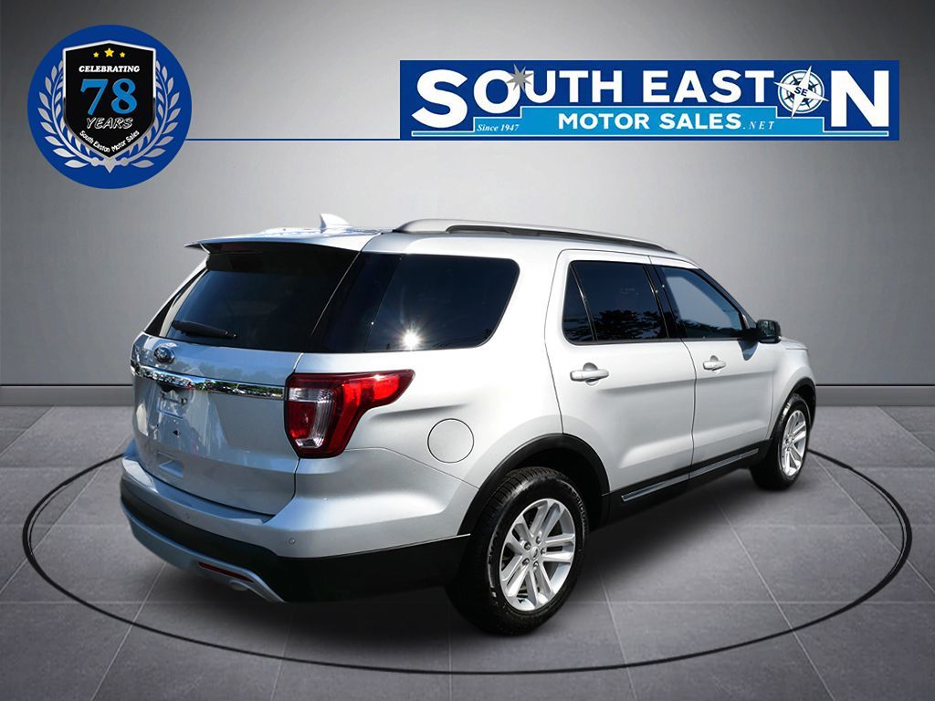 2017 Ford Explorer XLT photo 9