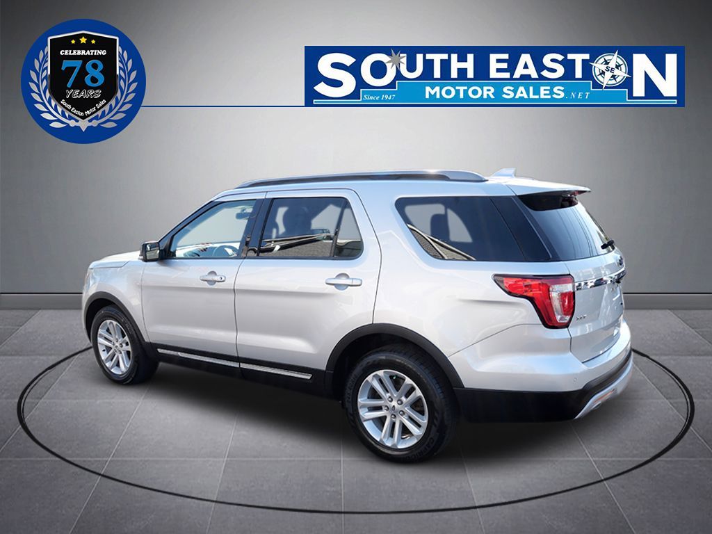 2017 Ford Explorer XLT photo 10
