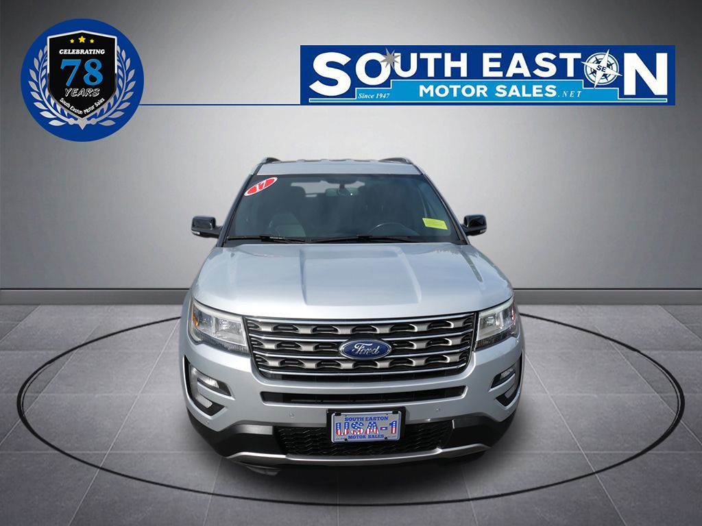 2017 Ford Explorer XLT photo 4