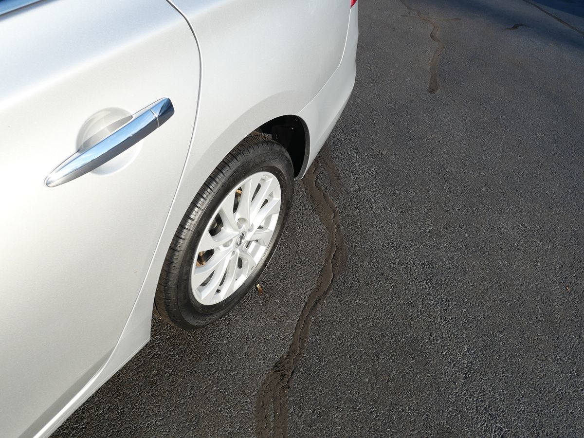 2018 Nissan Sentra SV photo 2