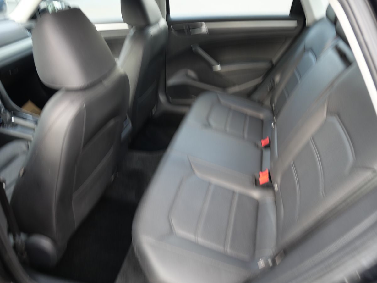 2017 Volkswagen Passat R-Line photo 20