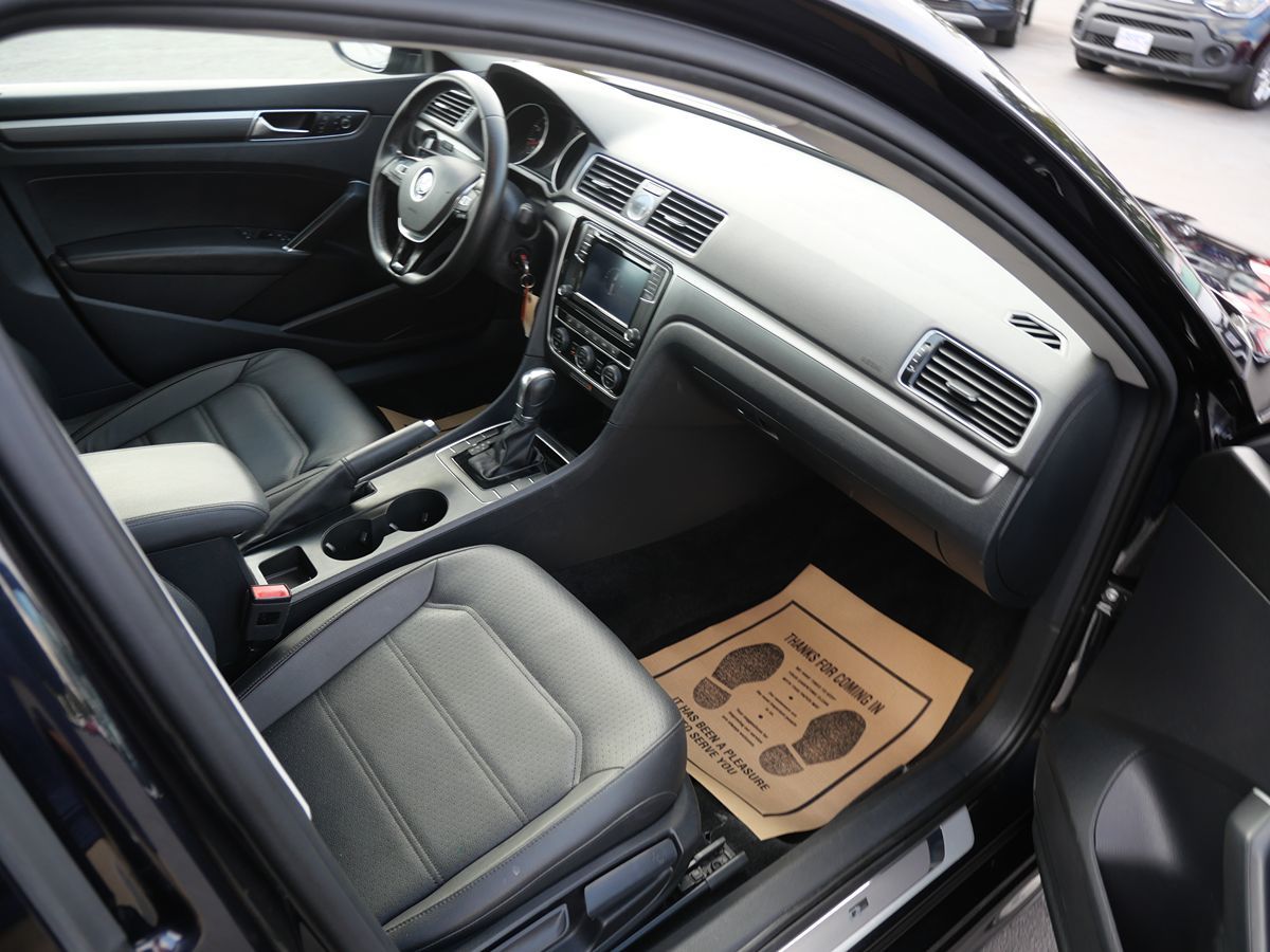 2017 Volkswagen Passat R-Line photo 27