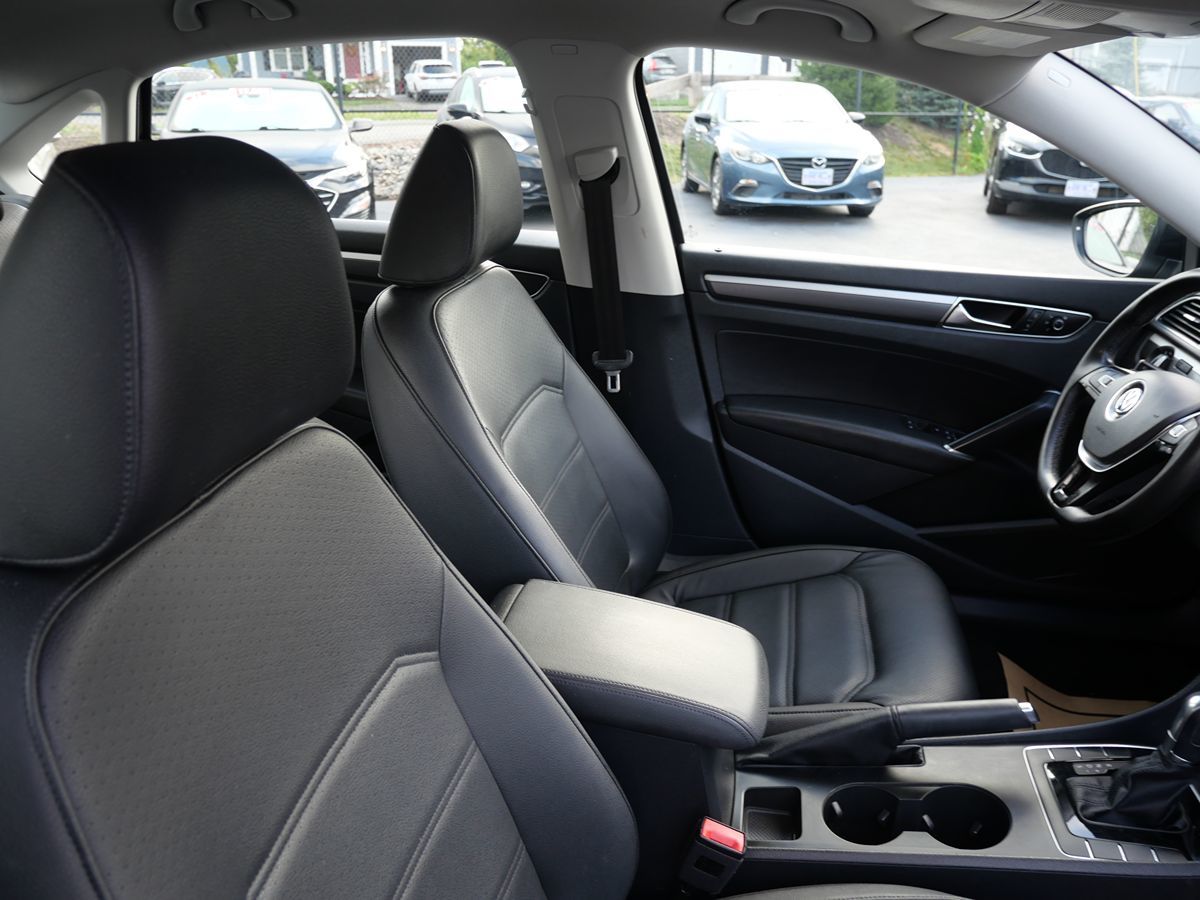 2017 Volkswagen Passat R-Line photo 29
