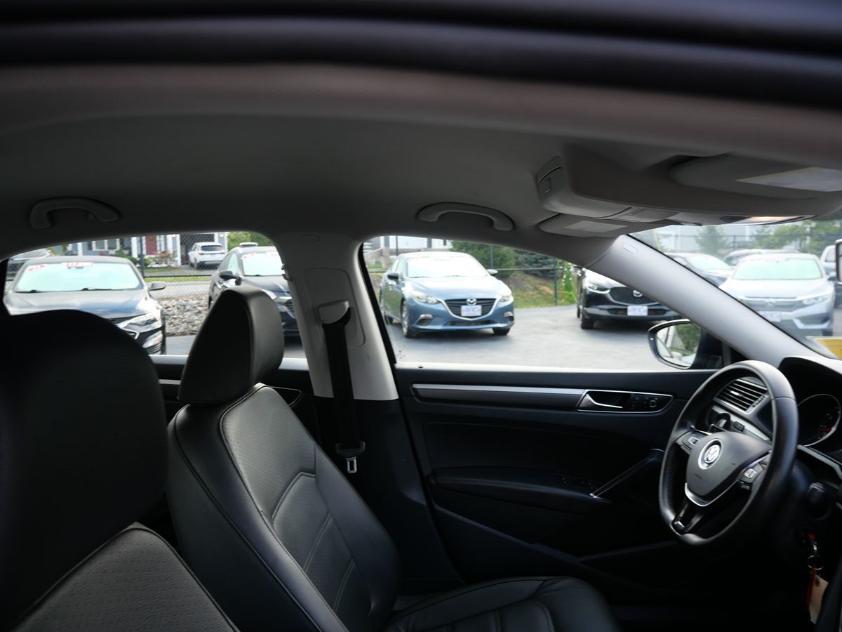 2017 Volkswagen Passat R-Line photo 30
