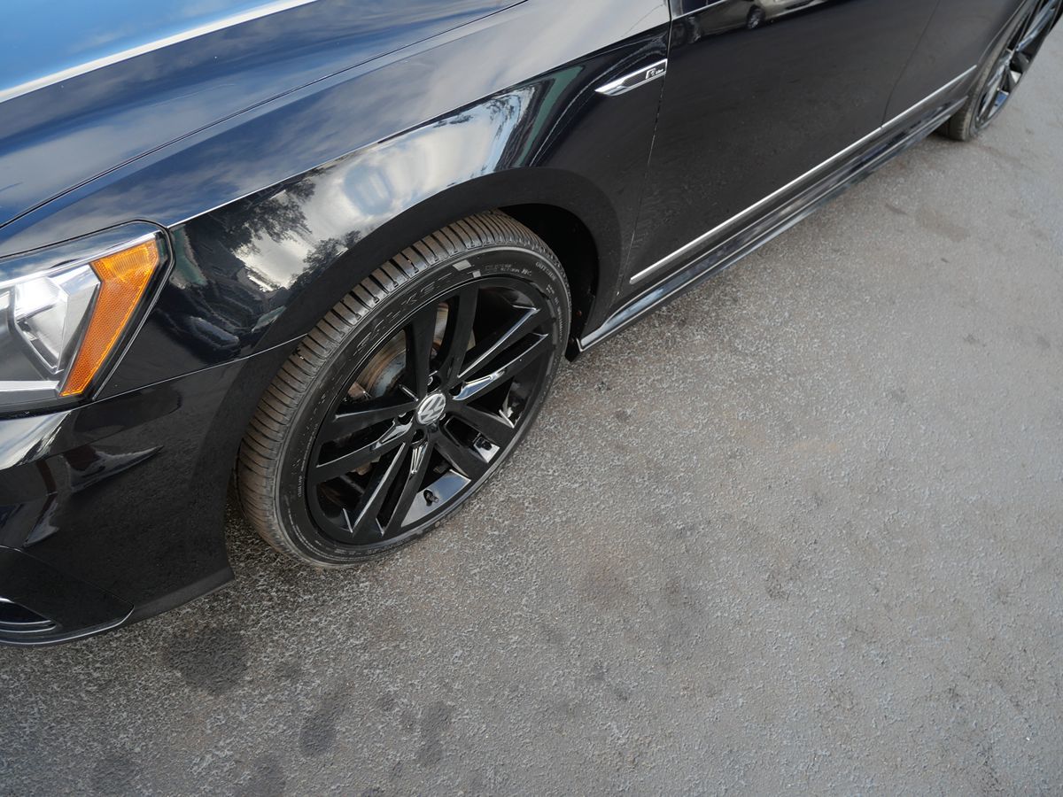 2017 Volkswagen Passat R-Line photo 35
