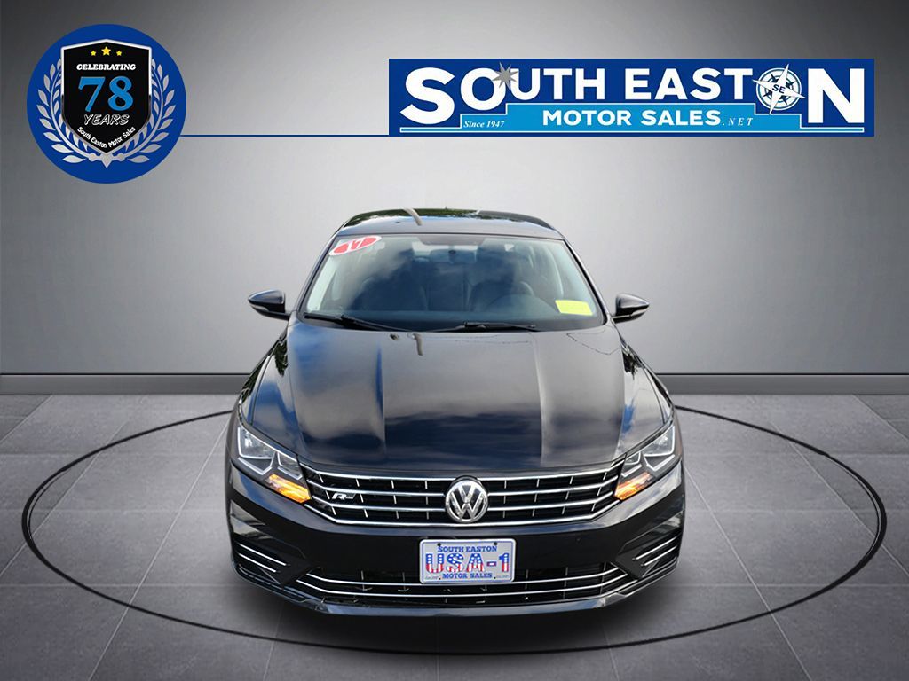2017 Volkswagen Passat R-Line photo 4