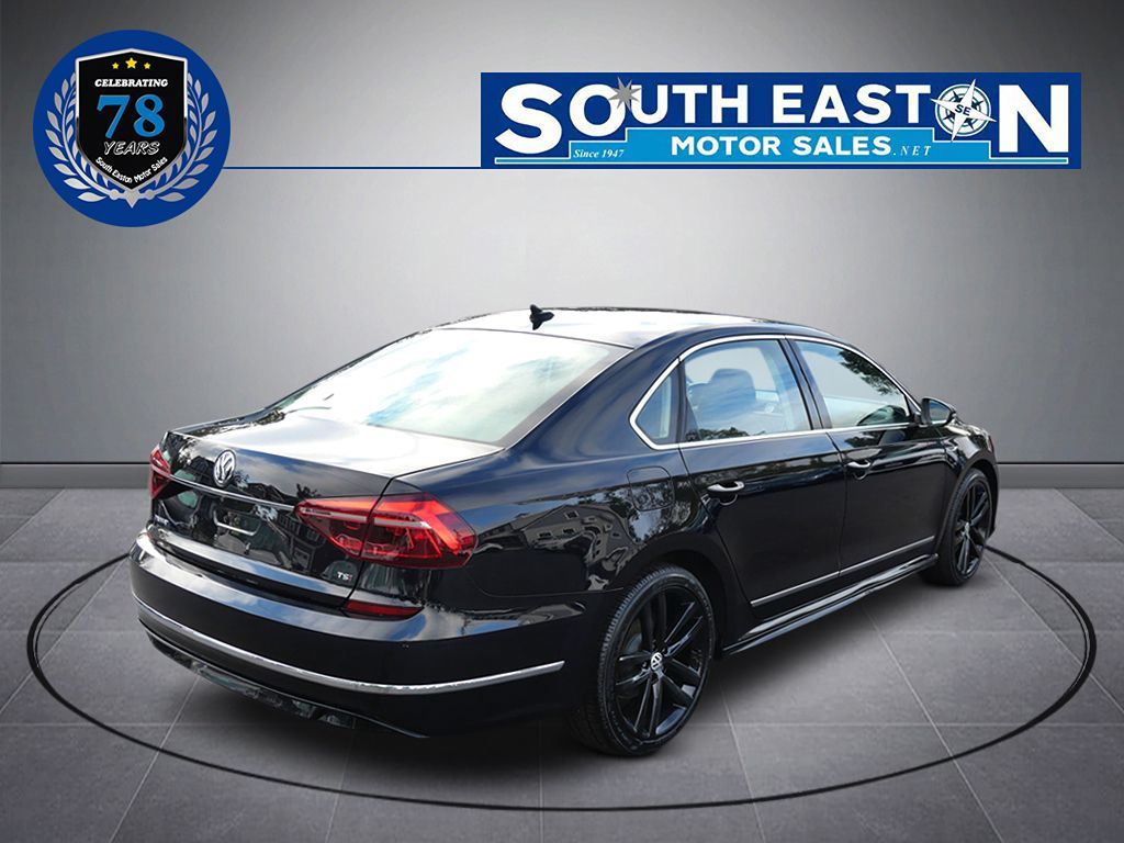 2017 Volkswagen Passat R-Line photo 7