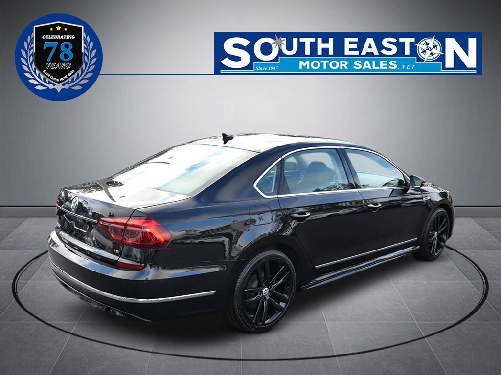 2017 Volkswagen Passat R-Line photo 8