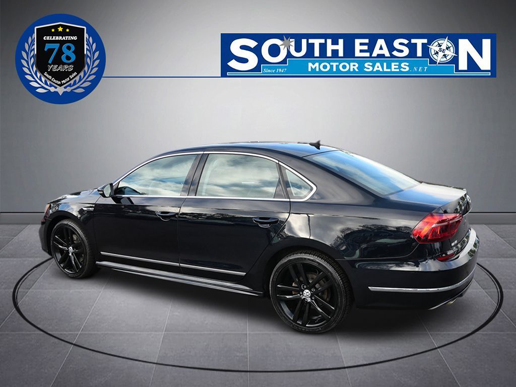 2017 Volkswagen Passat R-Line photo 9