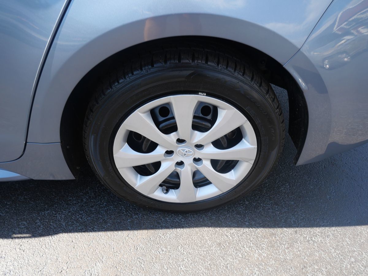 2021 Toyota Corolla LE photo 2