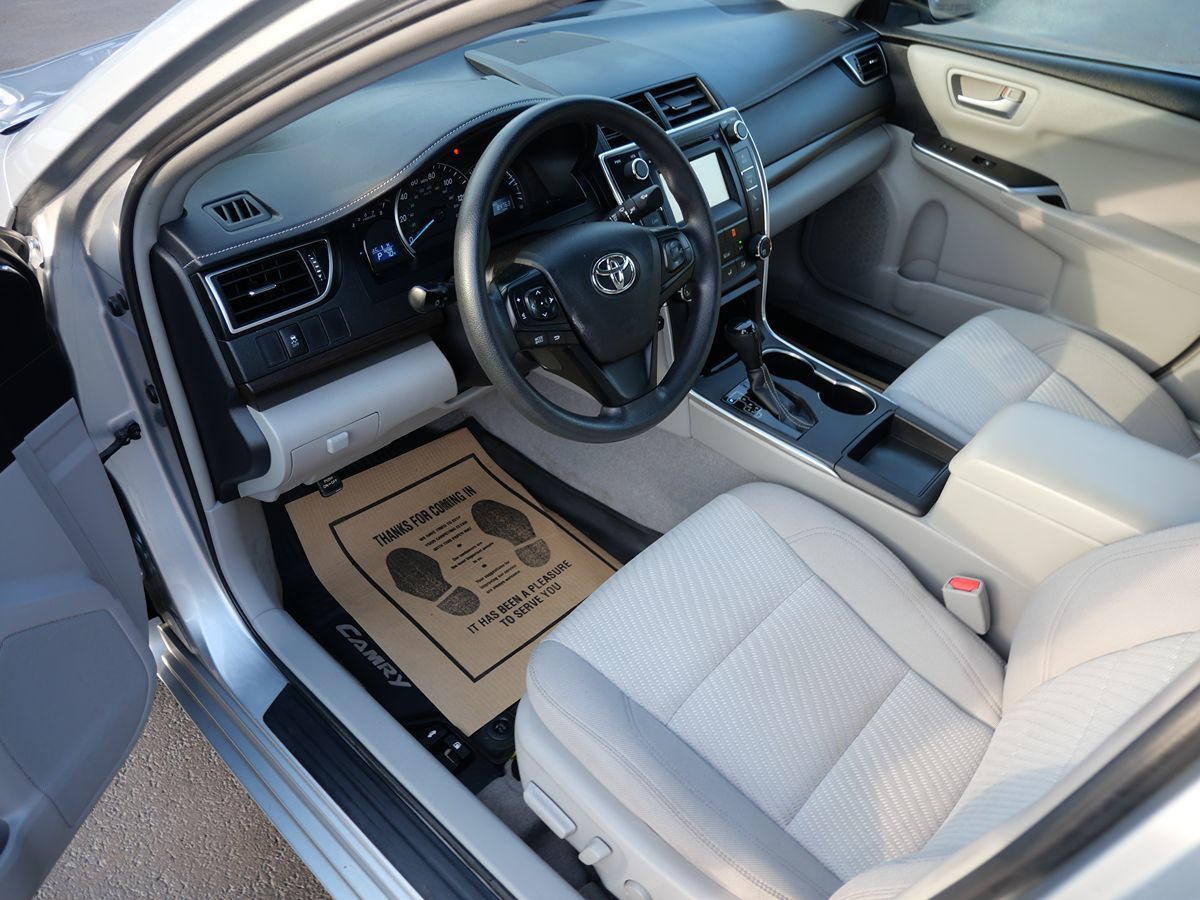 2015 Toyota Camry LE photo 10