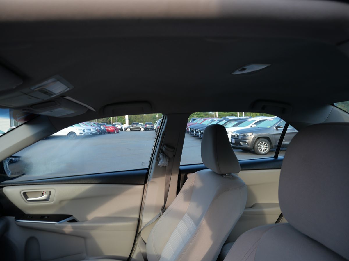 2015 Toyota Camry LE photo 12