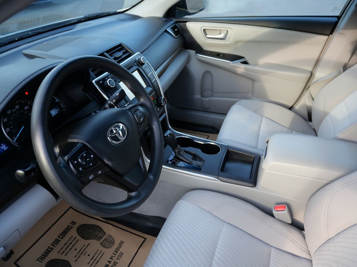 2015 Toyota Camry LE photo 13