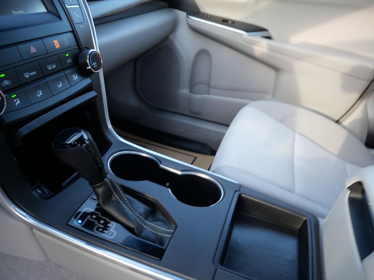 2015 Toyota Camry LE photo 15