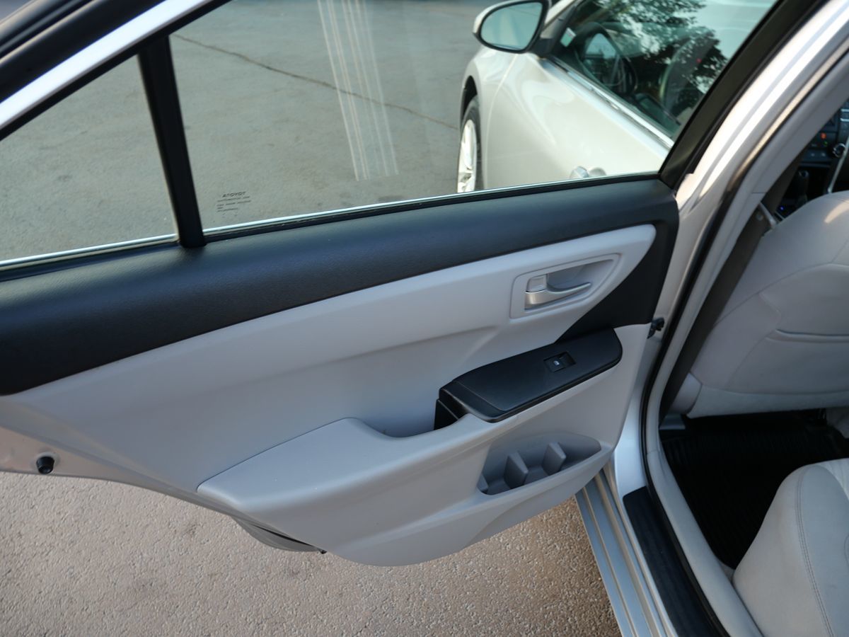 2015 Toyota Camry LE photo 18