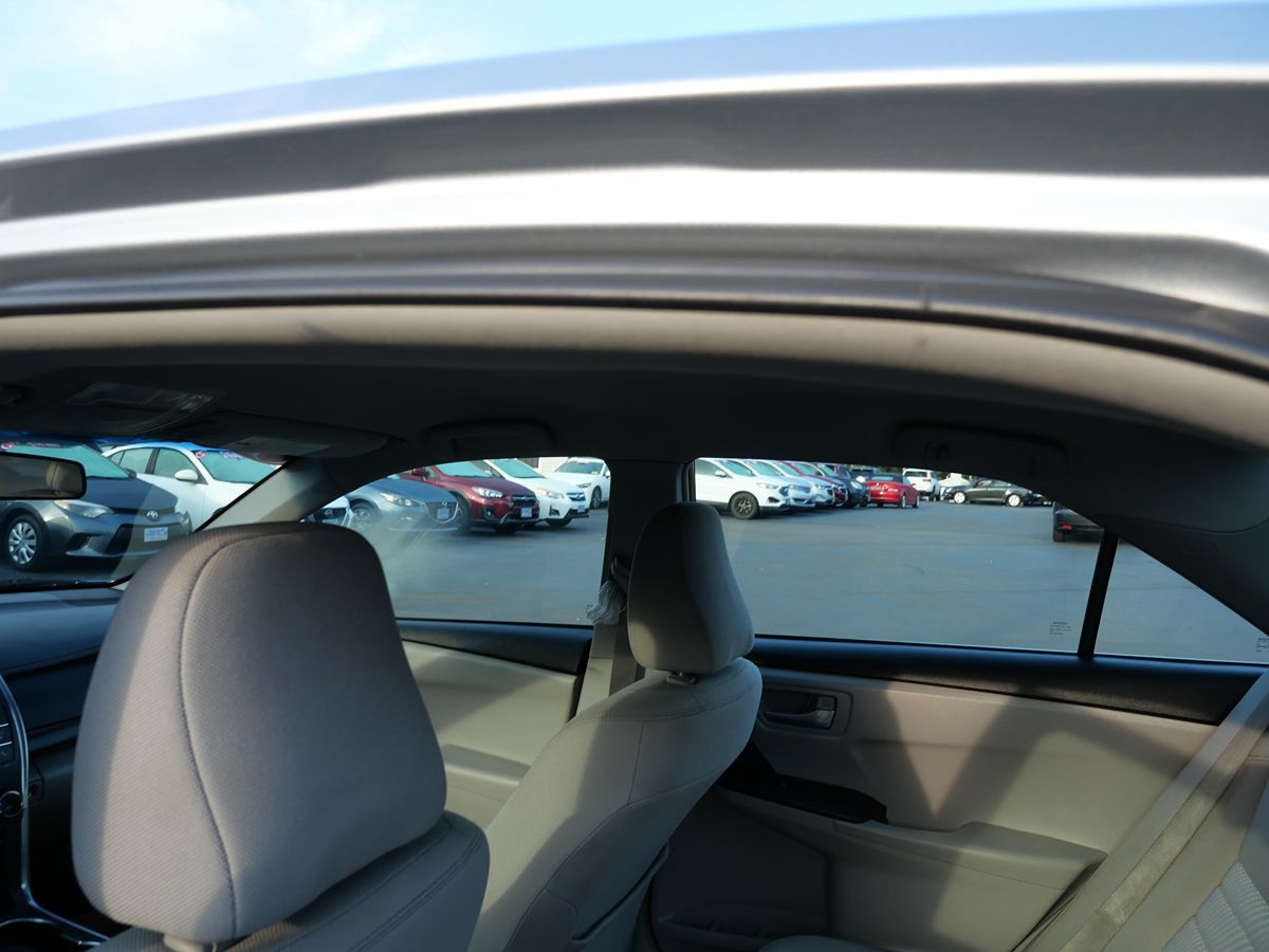 2015 Toyota Camry LE photo 21