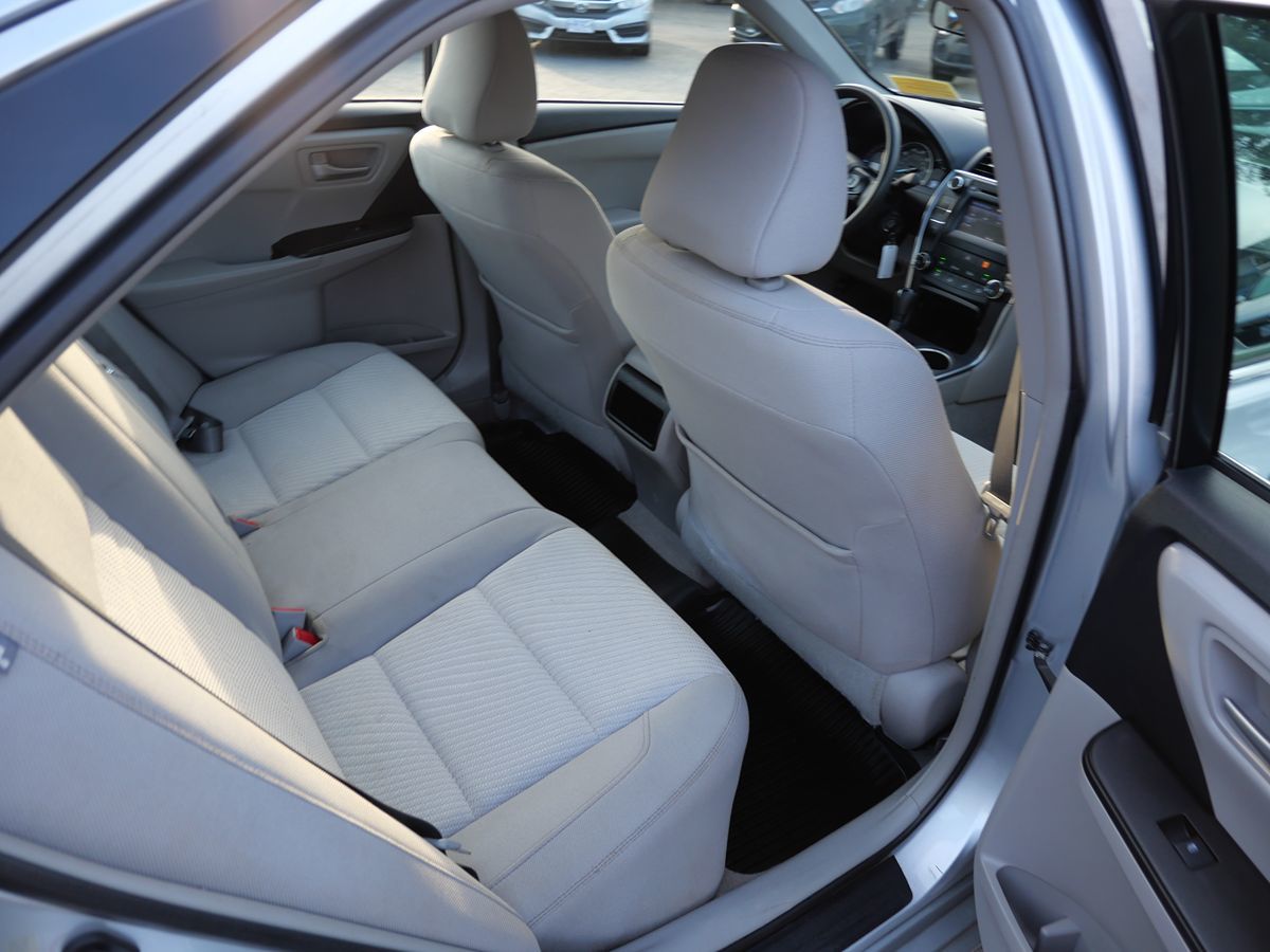 2015 Toyota Camry LE photo 22