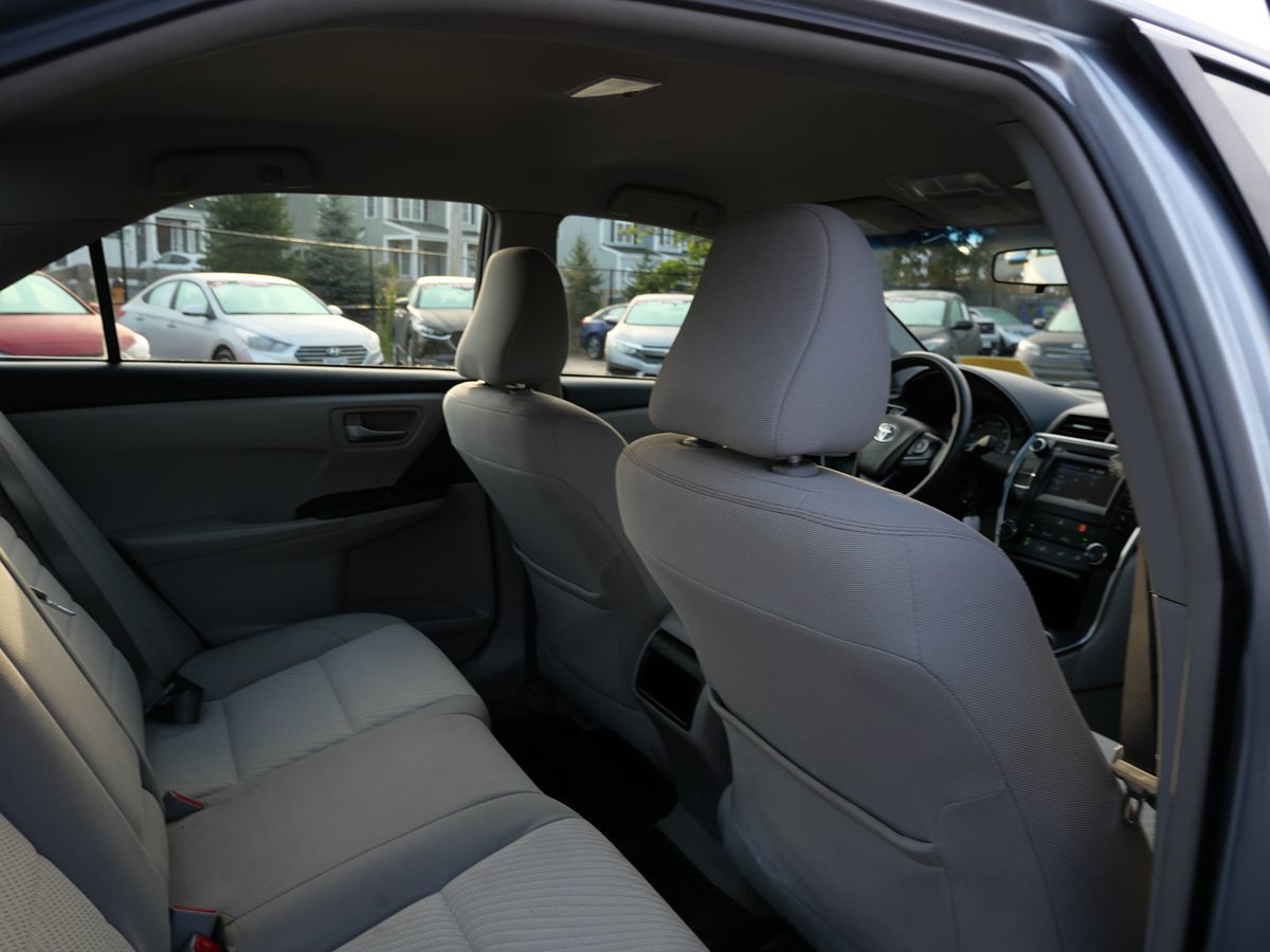 2015 Toyota Camry LE photo 24