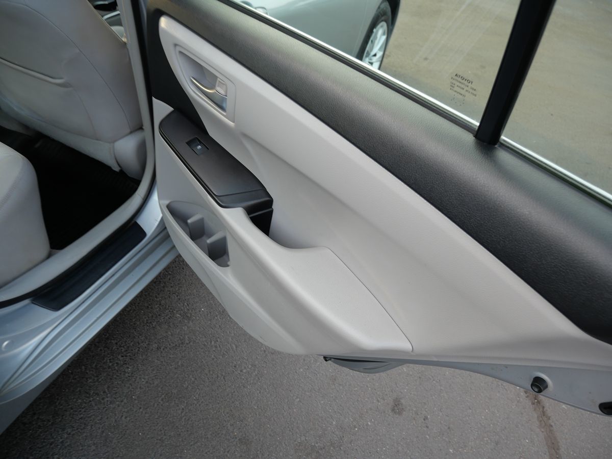 2015 Toyota Camry LE photo 25