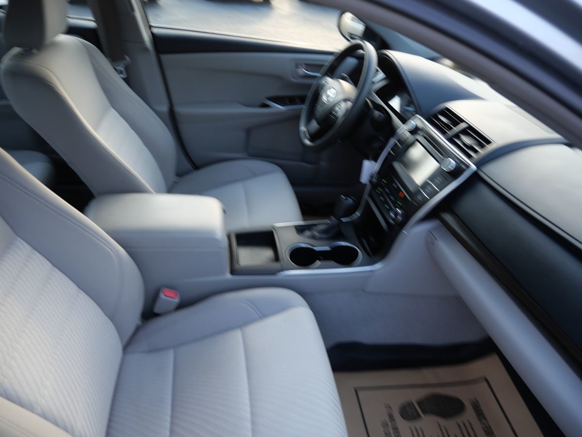 2015 Toyota Camry LE photo 27