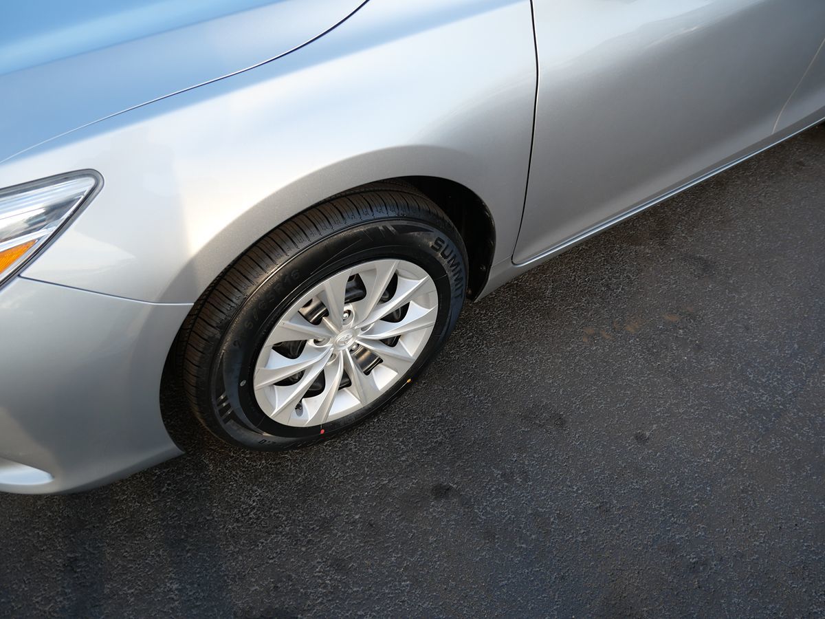 2015 Toyota Camry LE photo 34