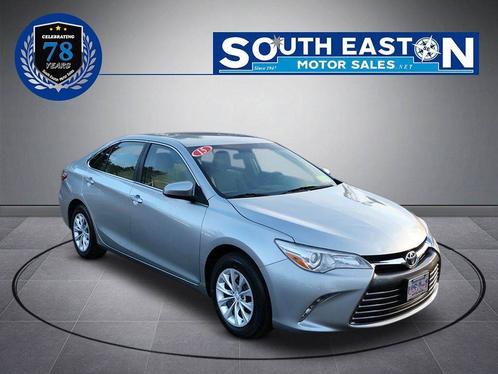 2015 Toyota Camry LE photo 3