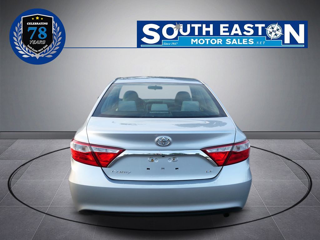 2015 Toyota Camry LE photo 5