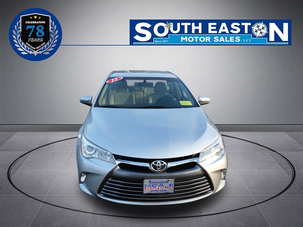 2015 Toyota Camry LE photo 4
