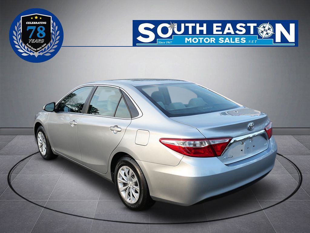 2015 Toyota Camry LE photo 6