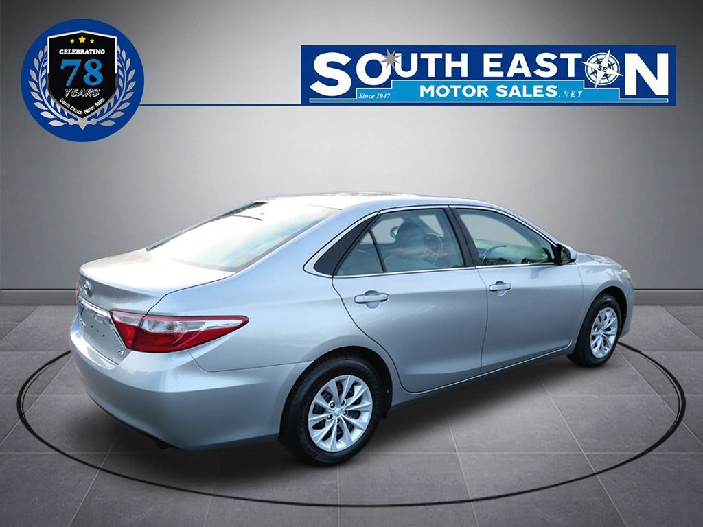 2015 Toyota Camry LE photo 8
