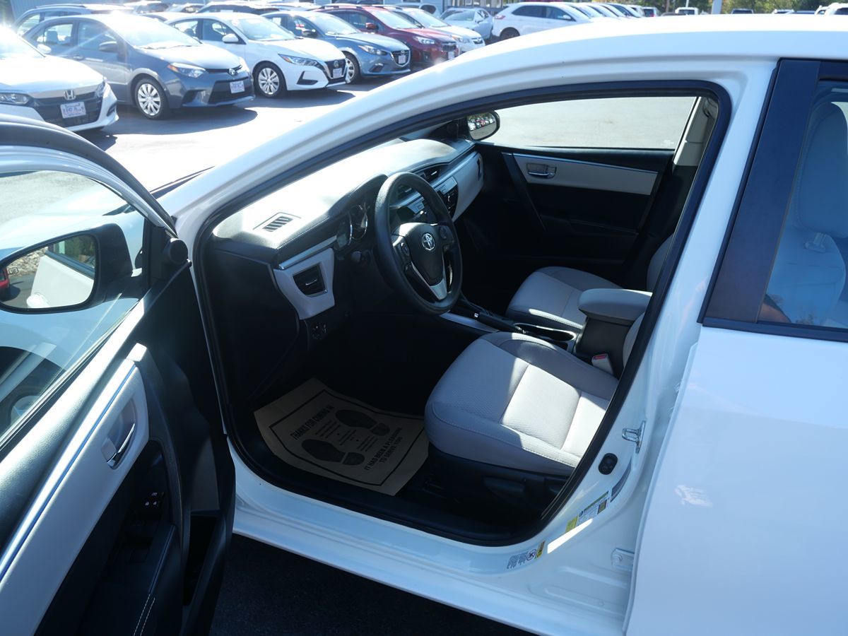 2015 Toyota Corolla LE photo 10