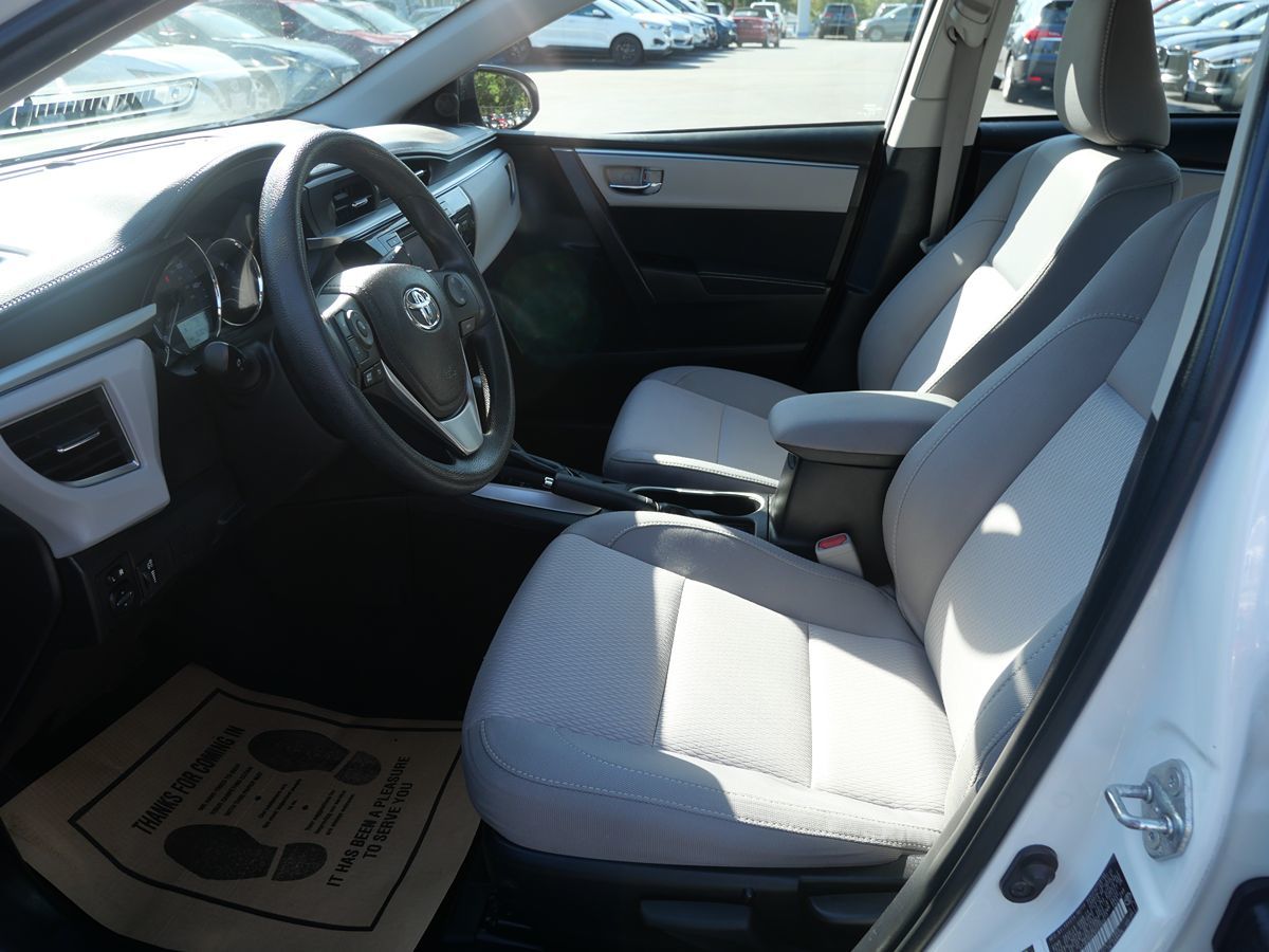 2015 Toyota Corolla LE photo 11