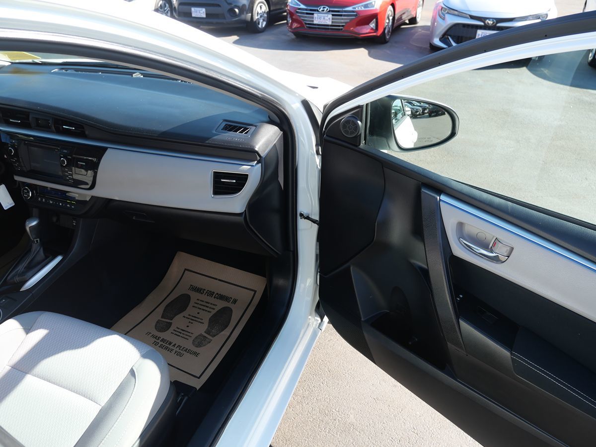 2015 Toyota Corolla LE photo 15