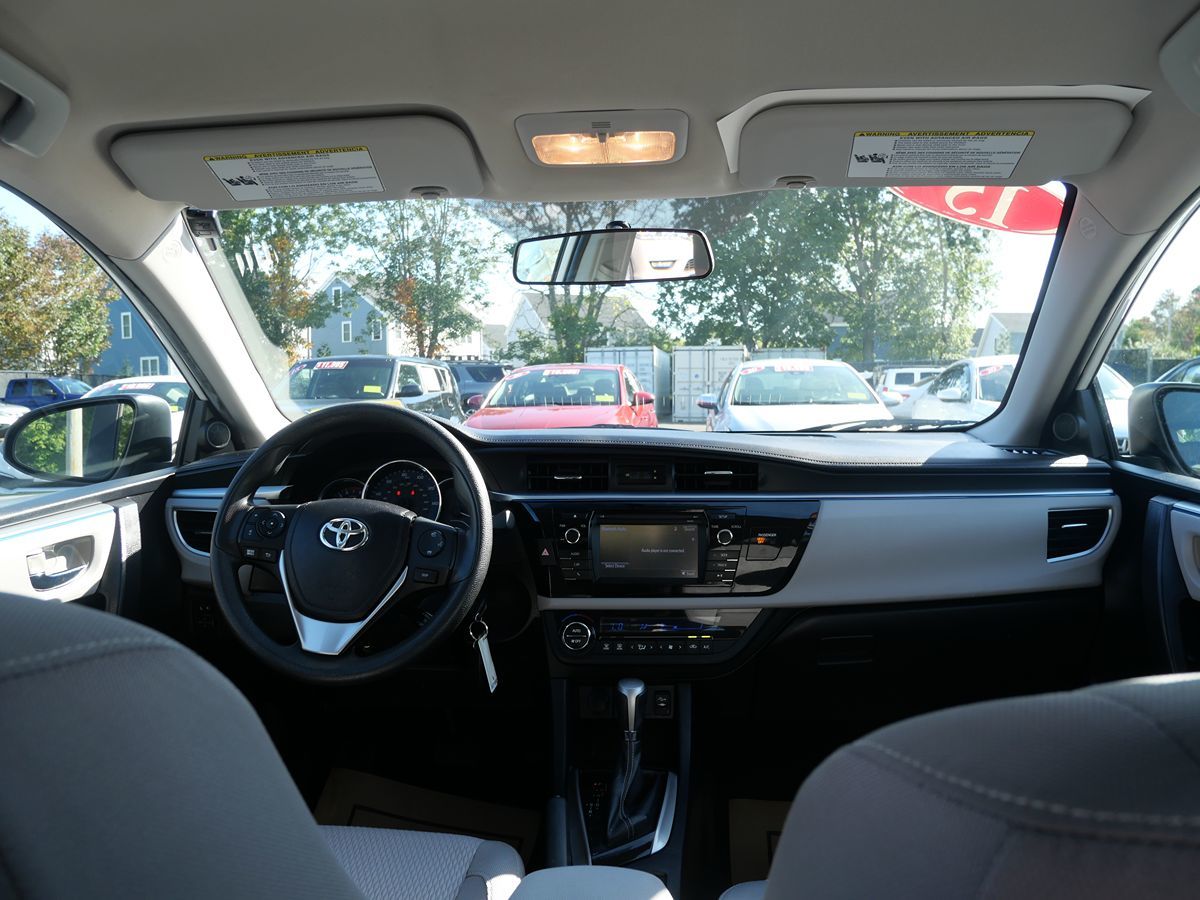 2015 Toyota Corolla LE photo 17