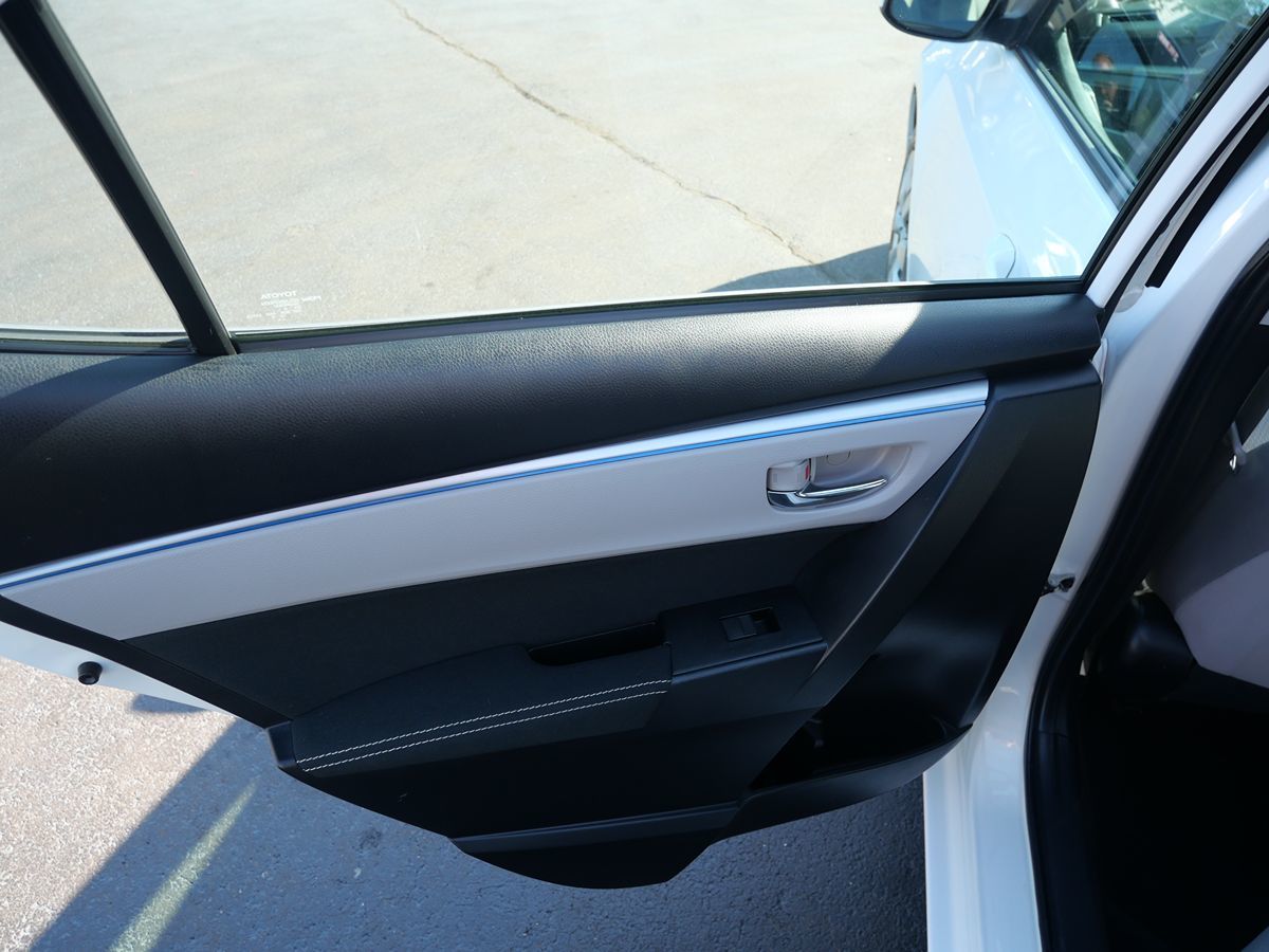 2015 Toyota Corolla LE photo 19
