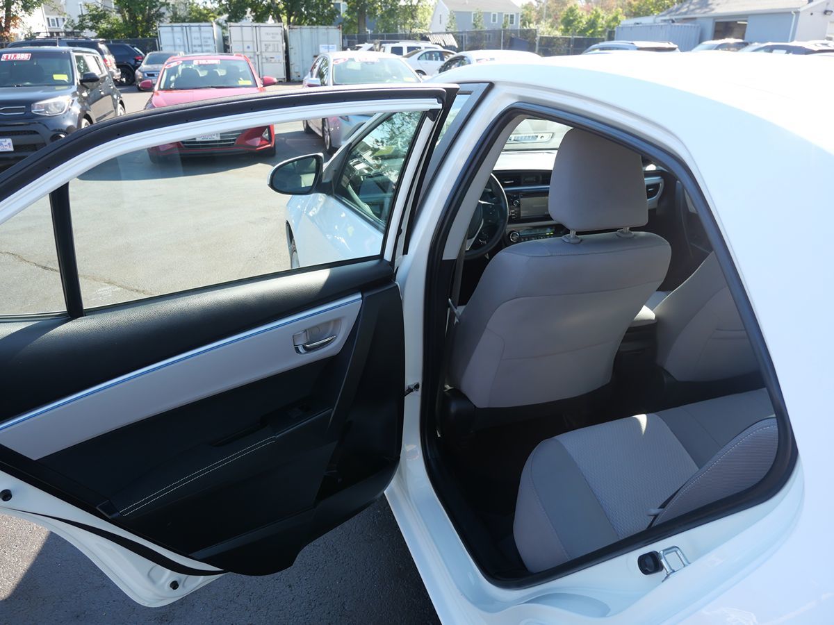 2015 Toyota Corolla LE photo 20