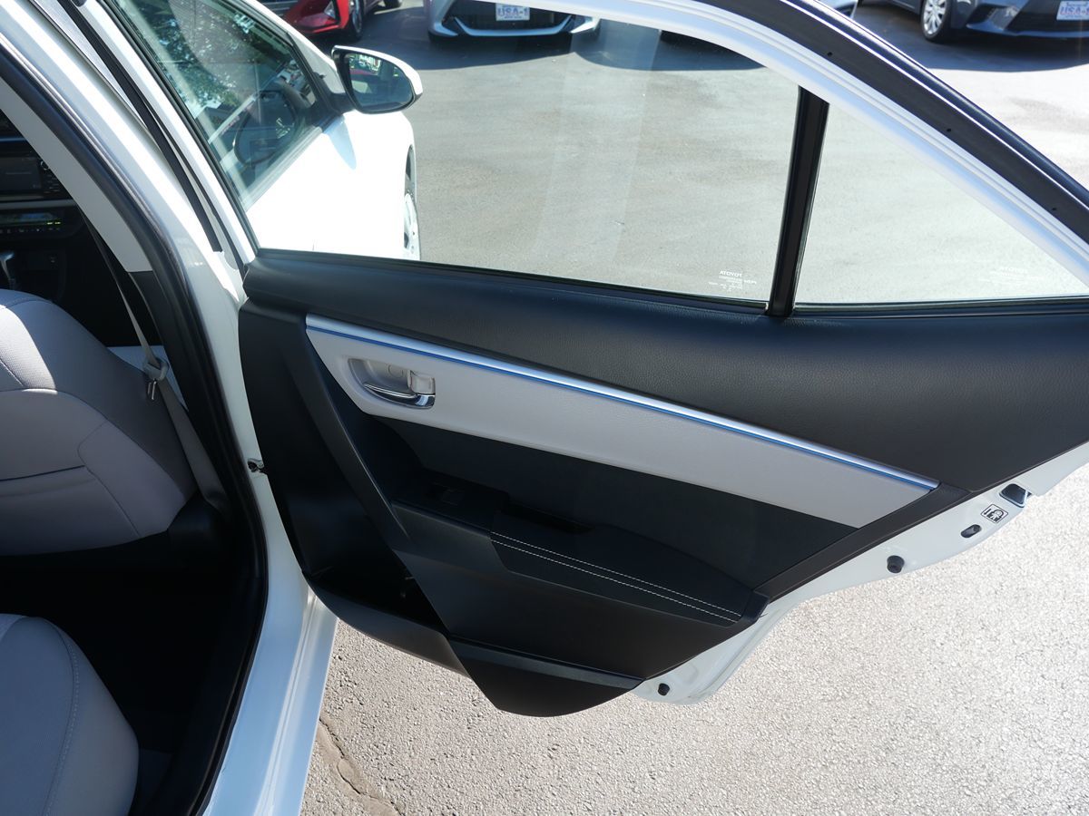 2015 Toyota Corolla LE photo 21