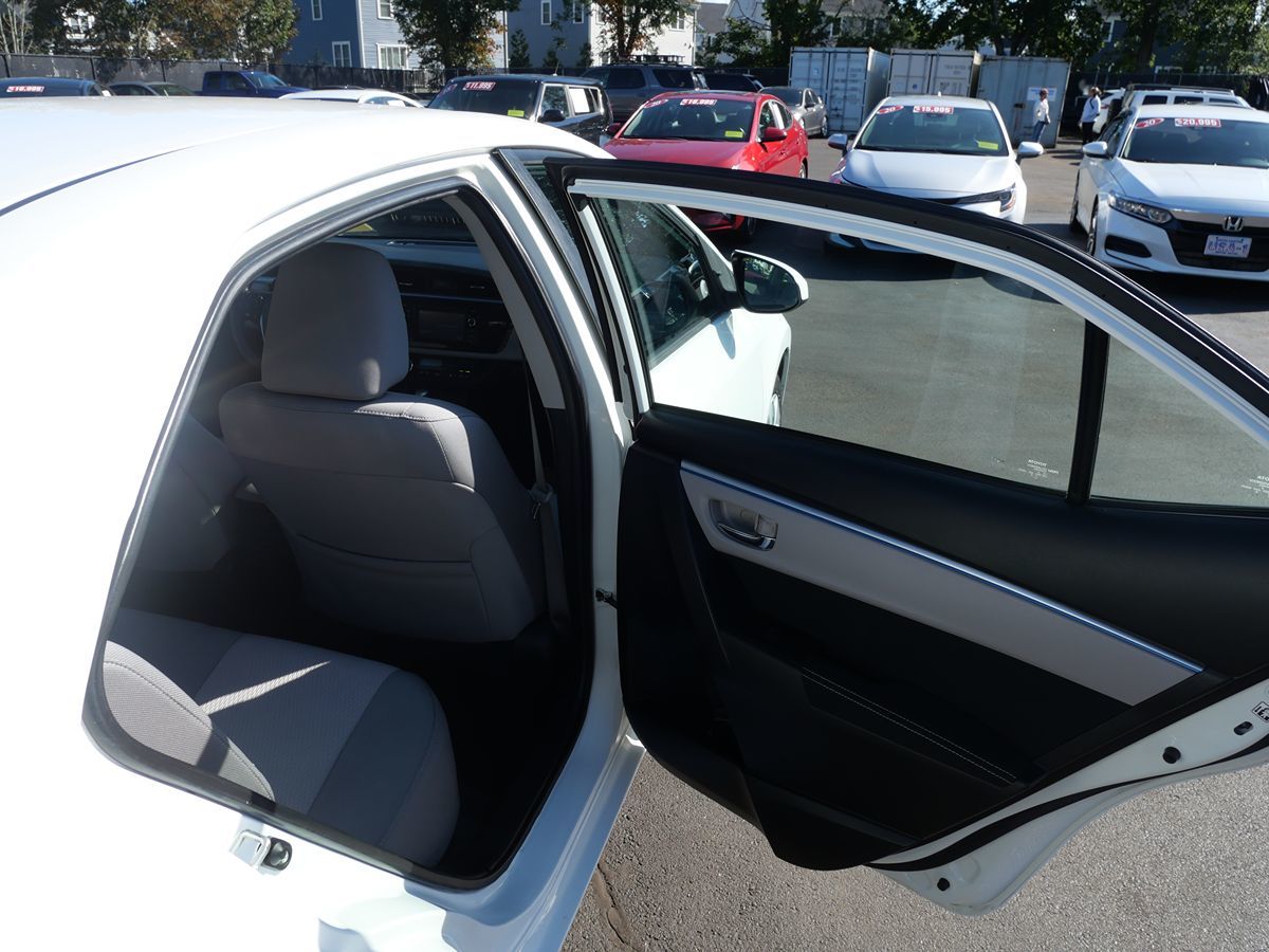 2015 Toyota Corolla LE photo 22