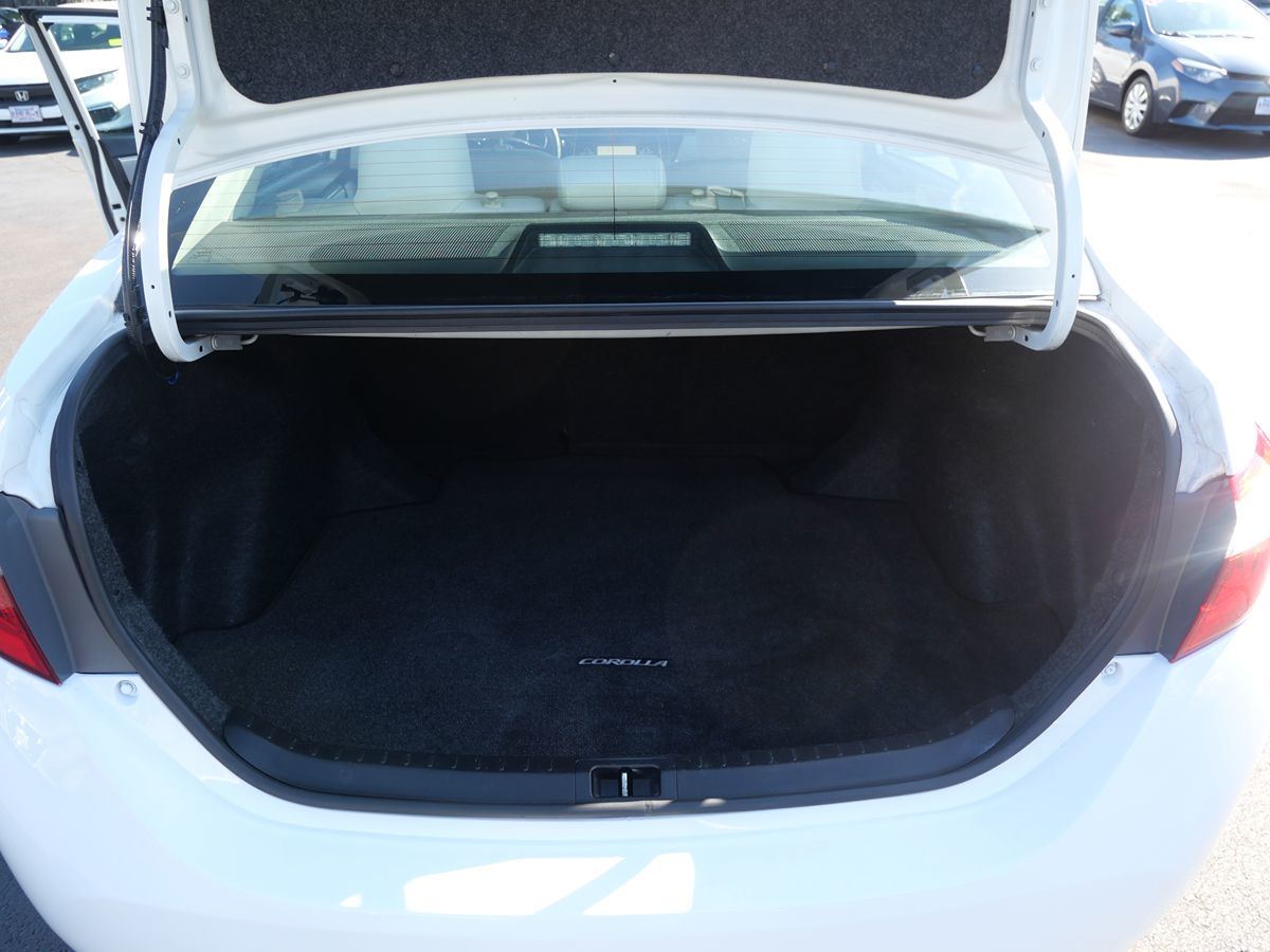 2015 Toyota Corolla LE photo 23