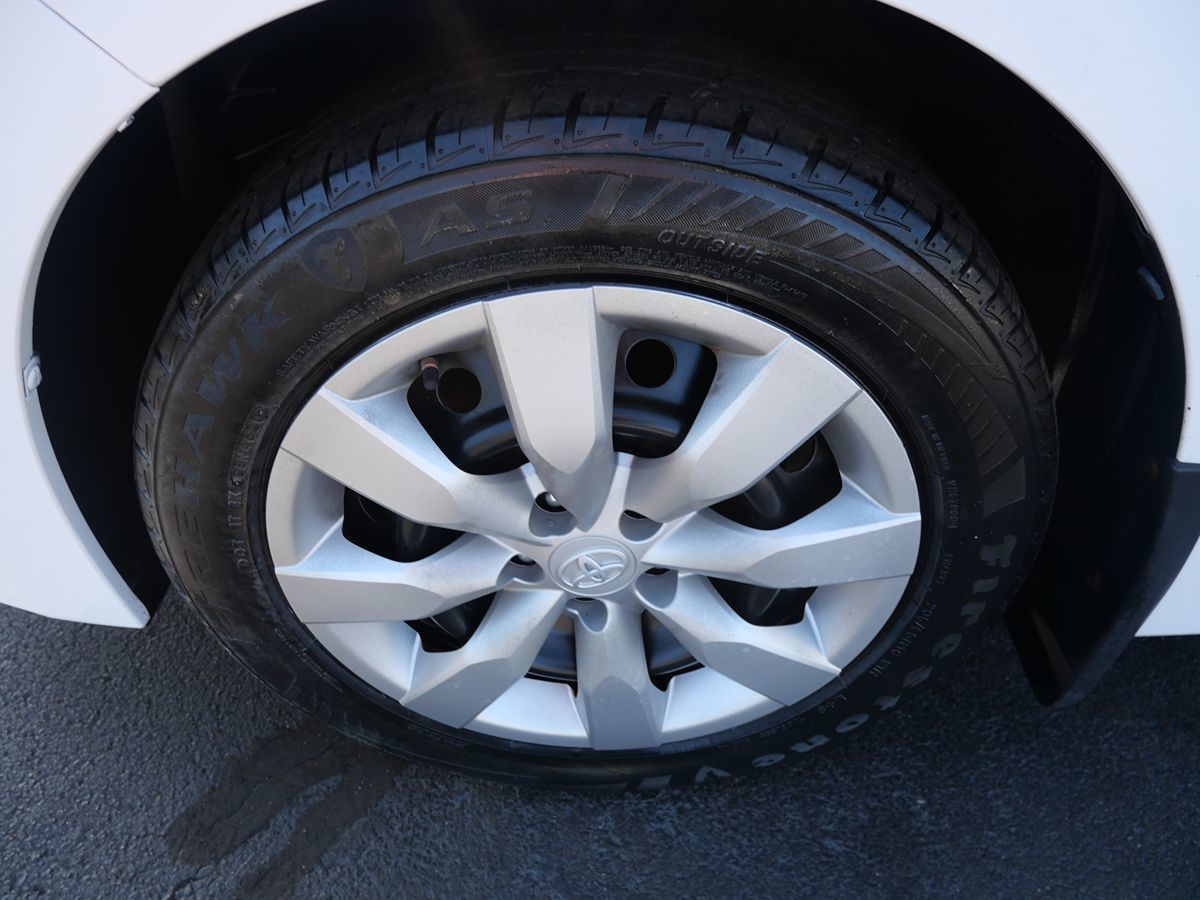 2015 Toyota Corolla LE photo 24