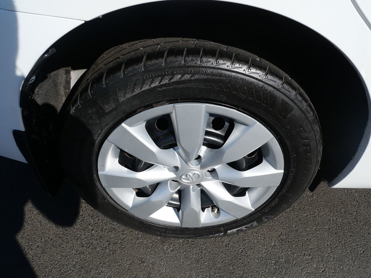 2015 Toyota Corolla LE photo 26